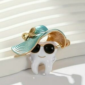 Stylish Tooth Brooch with Hat and Sunglasses